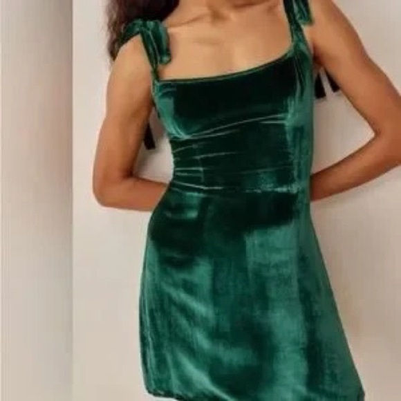 Reformation Emerald Velvet Minna Dress - Picture 2 of 15